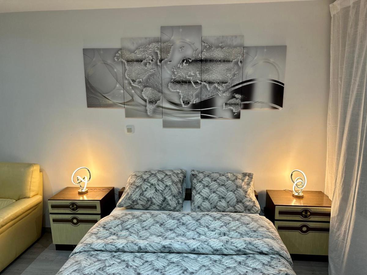 Chambre Et Sdd Privees Dans Une Maison Partagee Avec Des Residents Mons Esterno foto