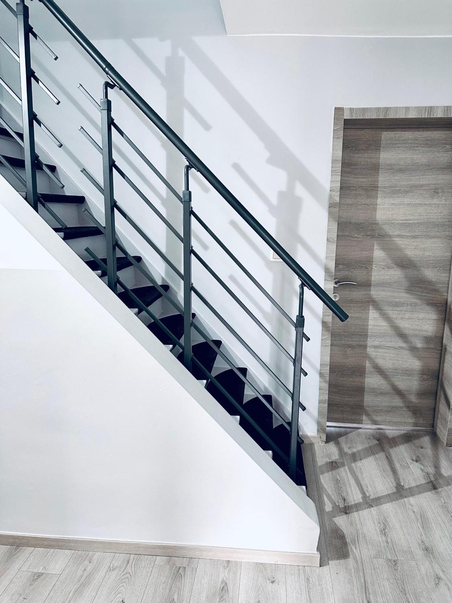 Chambre Et Sdd Privees Dans Une Maison Partagee Avec Des Residents Mons Esterno foto