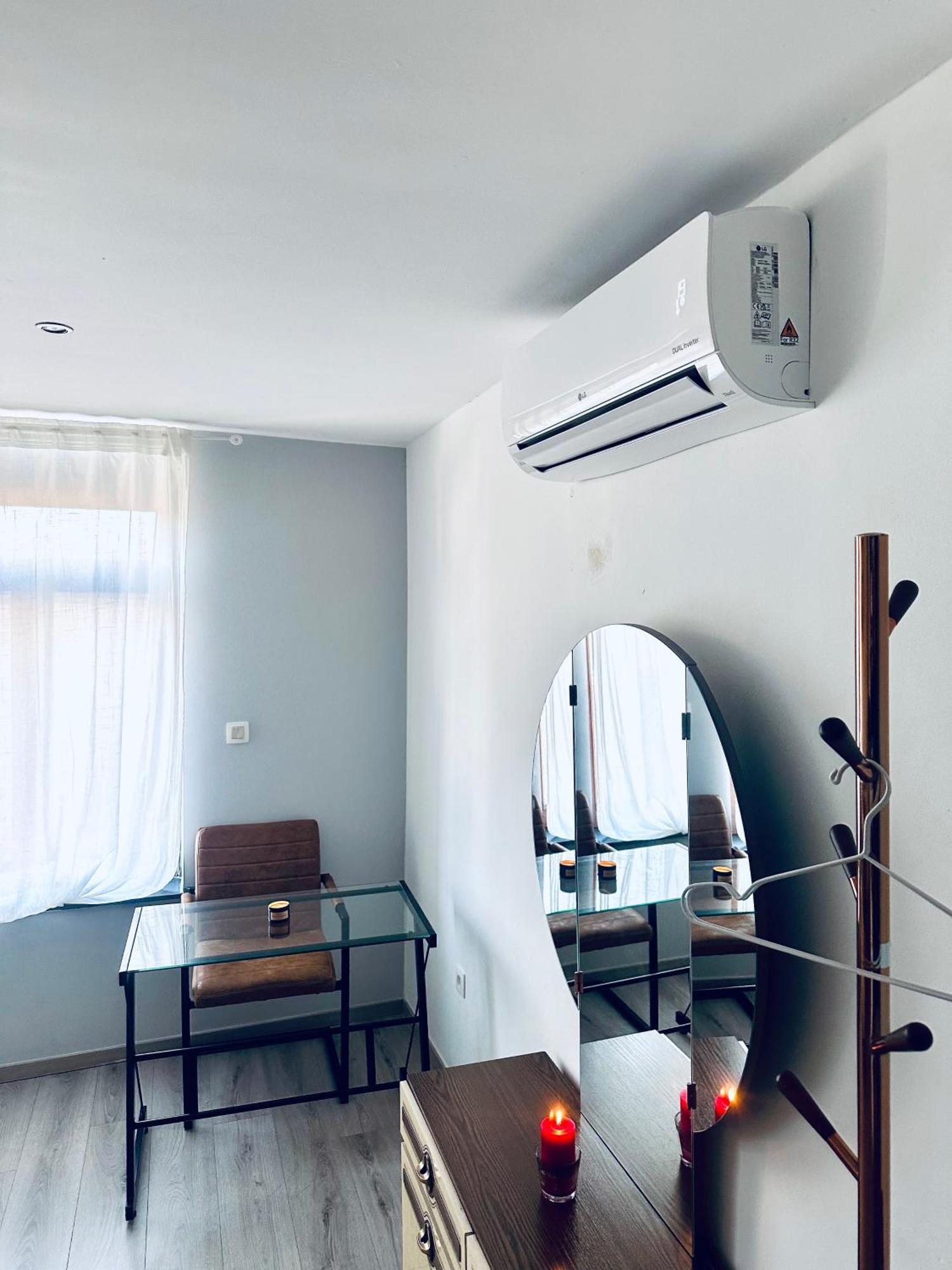 Chambre Et Sdd Privees Dans Une Maison Partagee Avec Des Residents Mons Esterno foto